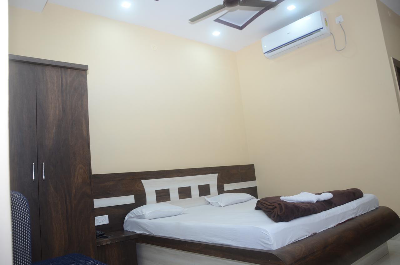 دوغار Hotel Sharda Inn المظهر الخارجي الصورة